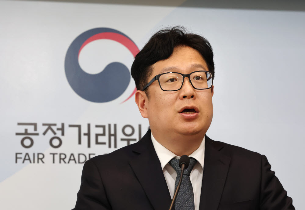 신용희 공정거래위원회 기업결합과장이 9일 오전 세종시 정부세종청사에서 2022년 기업결합 심사 동향 및 주요 특징을 설명하고 있다. (사진=연합뉴스)