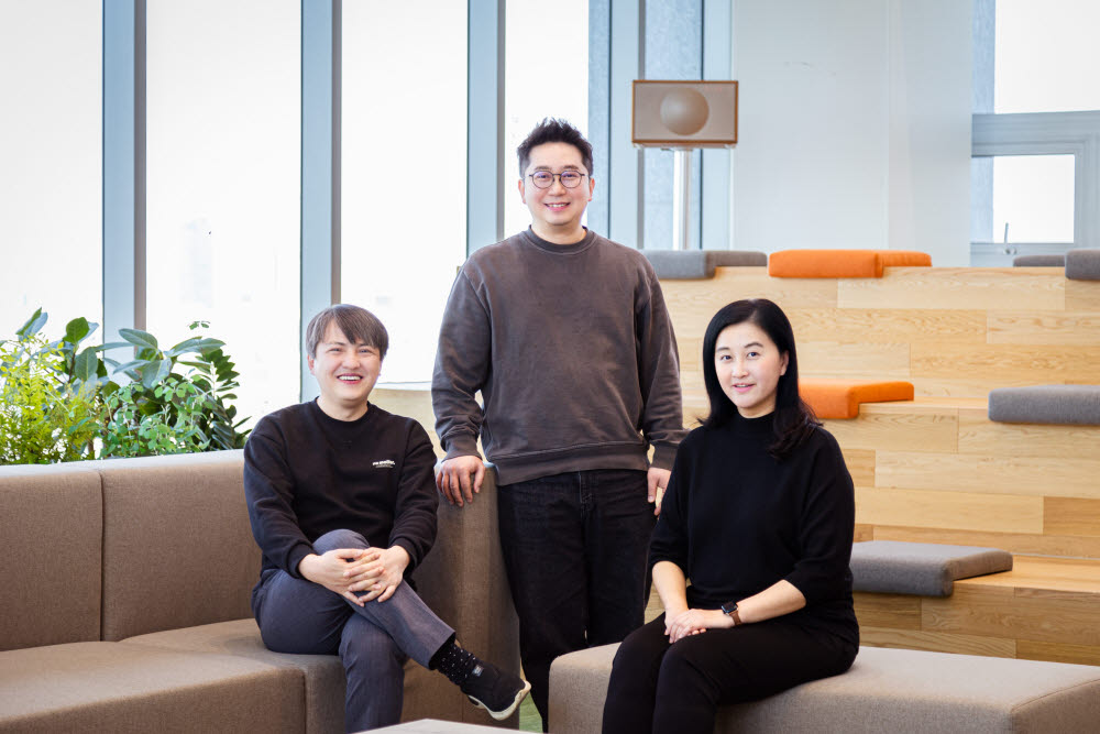 (왼쪽부터) 최윤종 CJ AI센터 엔지니어, 김정준 메인PM(프로젝터매니저), 김균희 PM.