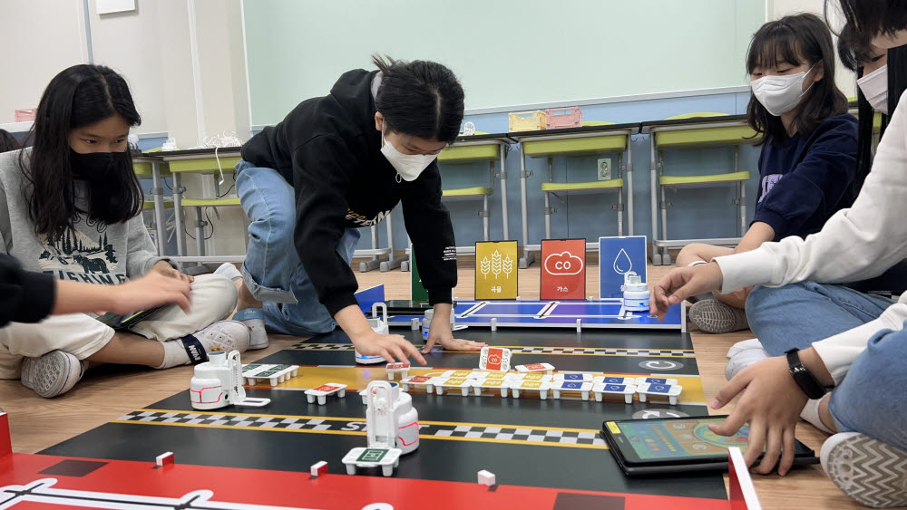 대구시교육청인 AI교육 선도학교를 대폭 늘려 AI교육을 강화한다. 경동초등학교 AI 교육 모습.