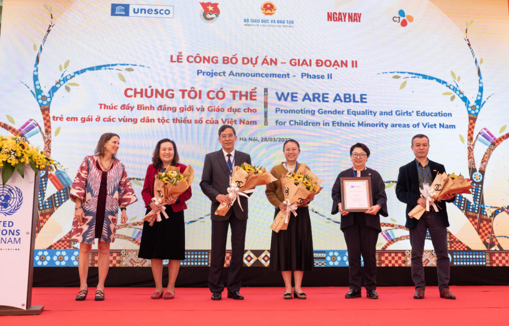 민희경 CJ제일제당 사회공헌추진단장(오른쪽 2번째)과 유네스코, 베트남 정부 관계자가 베트남 소녀교육 2차 프로젝트 출범식에 참석했다.