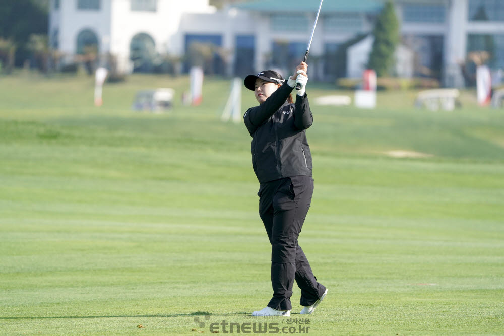[포토]임희정, 정교하게 날리는 아이언 샷