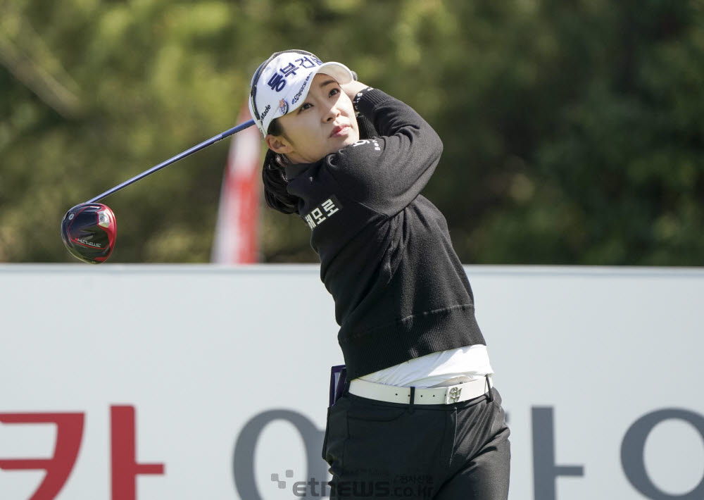 [포토]김수지, 예쁘게 보내는 티샷