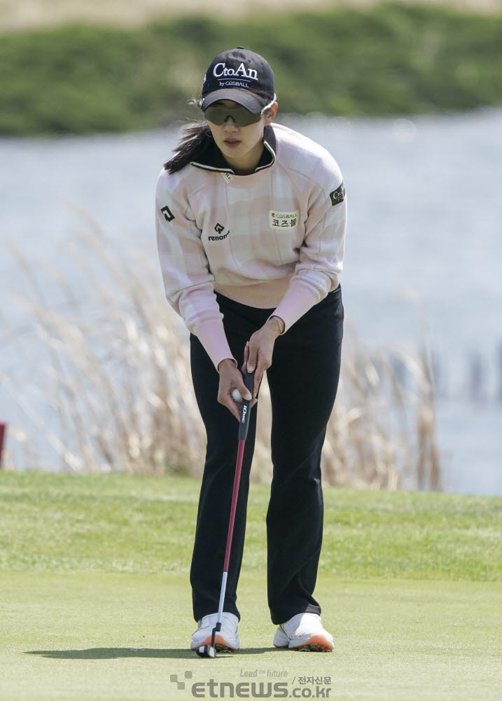 [포토]이세희, 신중하게 힘을 조절한다