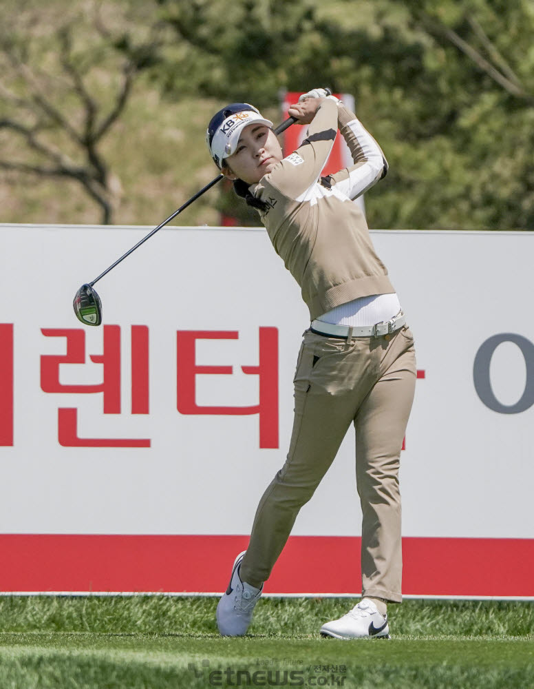 [포토]이예원, 무빙데이 7언더 파 단독선두