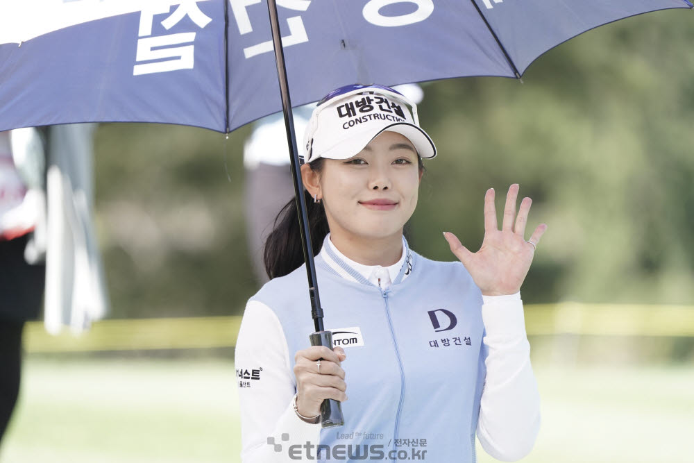 [포토]현세린, 예쁜 미소로 출발해요