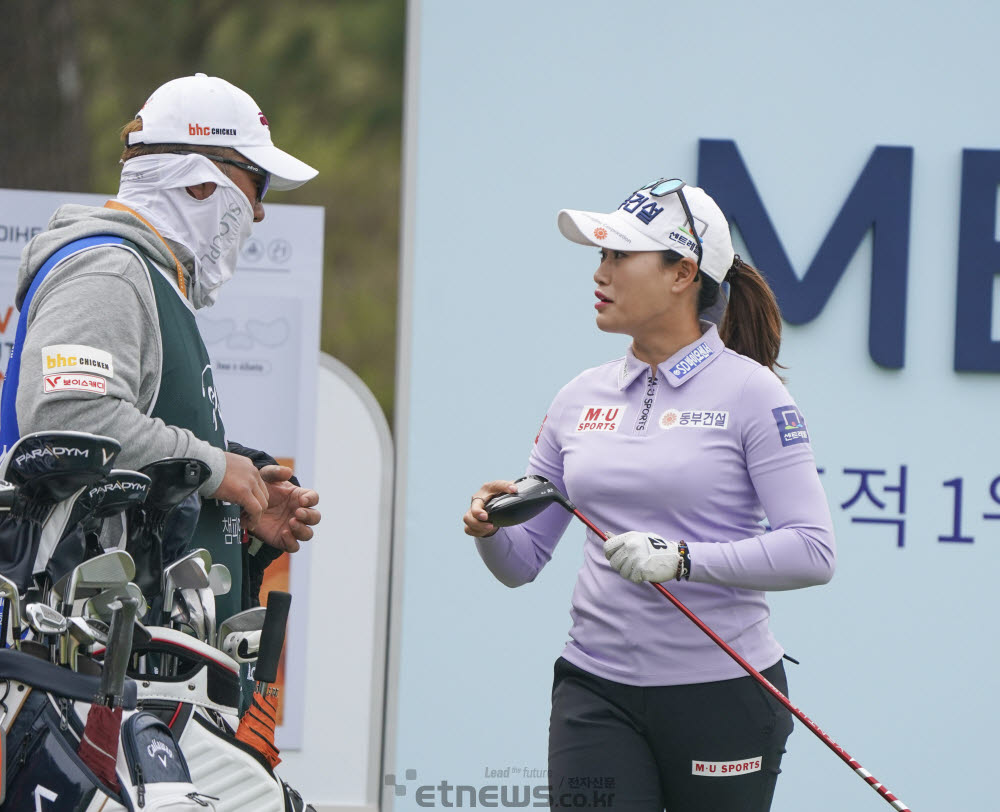 [포토]지한솔, 헤드가 움직여요