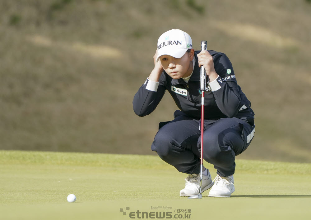 [포토]라인을 살피는 강채연