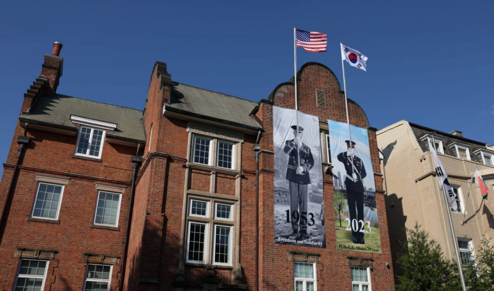 미국 국빈 방문 앞두고 게시된 '1953년-2023년' 한미 의장대 현수막