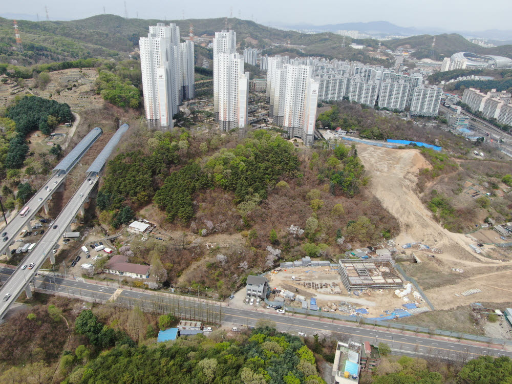 경기 용인시 처인구 삼가동에 있는 기업형 임대주택 단지(뉴스테이)인 삼가2지구 현대힐스테이트 전경.