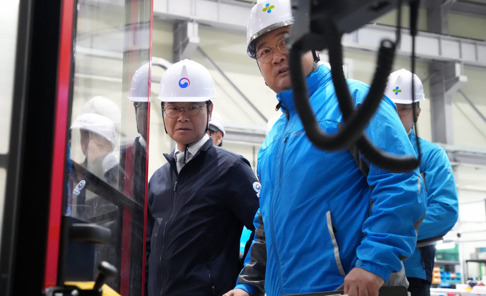 화성 소규모 제조업 사업장 방문한 이정식 장관