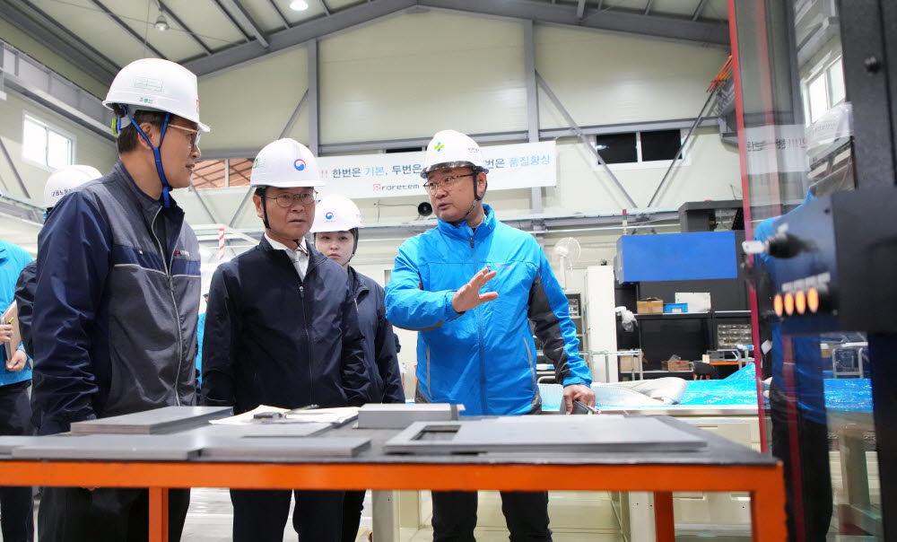 화성 소규모 제조업 사업장 방문한 이정식 장관