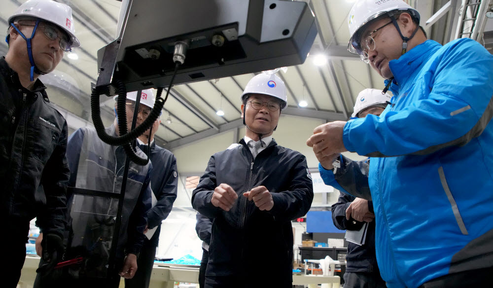 화성 소규모 제조업 사업장 방문한 이정식 장관