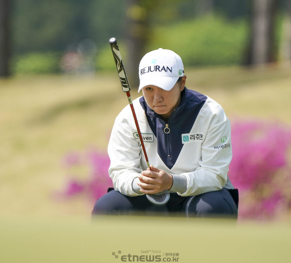 [포토]주시로 정조준하는 강채연