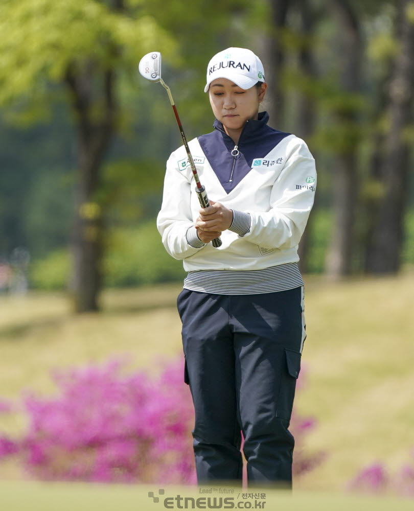 [포토]버디라인 정조준하는 강채연